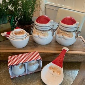 “HOME ESSENTIALS” SANTA CHRISTMAS SET
INCLUDES 5 PIECES
